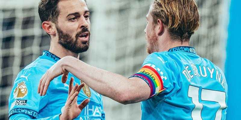 Man City đã thay thế người hàng xóm ồn ào thống trị bóng đá Anh những năm gân đây