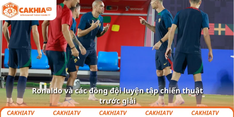 Ronaldo và các đồng đội luyện tập chiến thuật trước giải